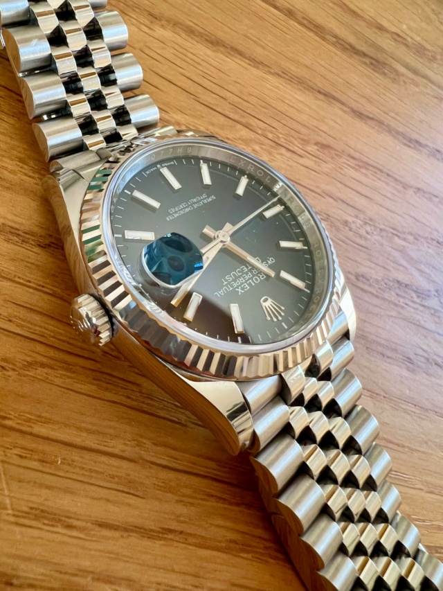 Coin des Affaires Rolex Datejust 126234 Cadran bleu dit modo